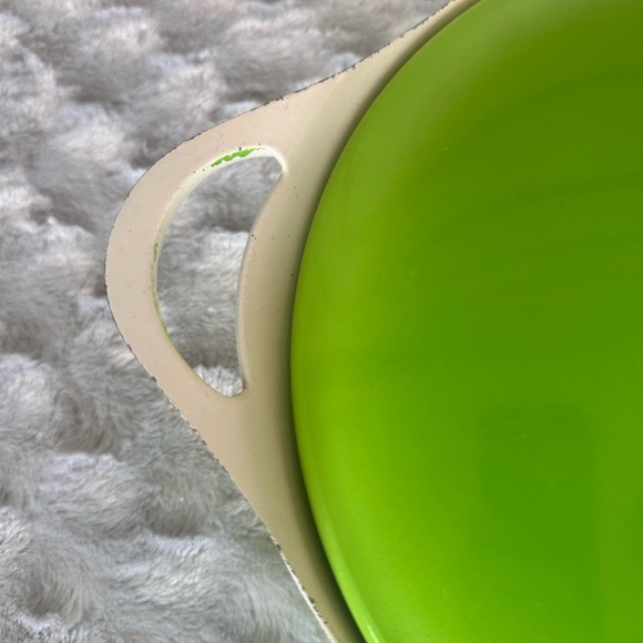 Crofton vintage Vibrant Lime Green Cast Iron Dutch Oven - Picture 9 of 11